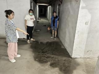 实地查看地下积水，济阳街道守护居民安全