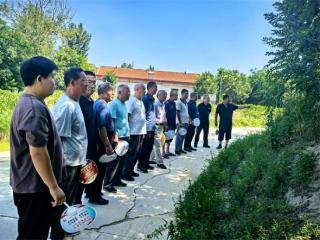 阳信县流坡坞镇开展“红马扎 面对面”红色文化宣讲走进流坡坞阻击战遗址