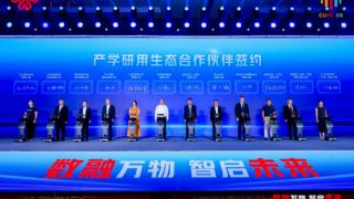 &ldquo;AI+鸿蒙&rdquo;创新成果集中亮相！拓维信息参展2025中国联通合作伙伴大会