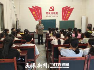 邓朝廷：八旬烛火燃暑夏 一笔一划书师魂