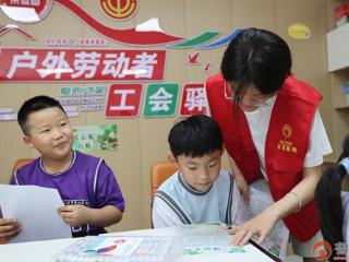 枣庄市峄城区坛山街道开展“汇聚你我力量 共护健康成长”绿书签宣传活动