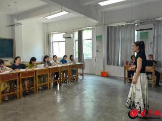 2025年菏泽鲁西新区中小学青年教师教学技能大赛举行