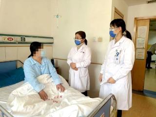 青岛平度：女子腹中藏半米"巨无霸" 人民医院多学科携手成功切除盆腔肿瘤