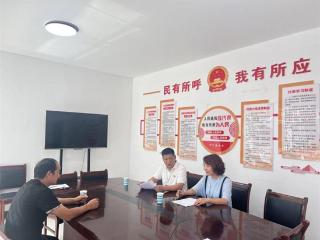 上饶市信州区茅家岭街道：清理杂草除隐患 代表助力解民忧