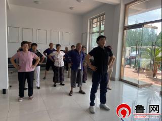 德州天衢新区抬头寺镇张庄村开展“八段锦养生 健康新风尚”活动