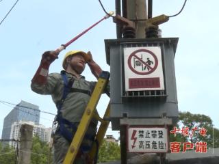 烈日下的十堰“掌灯人”：再热也要让城市夜晚亮堂堂