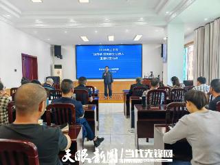 白发映初心 薪火照坦途——凤冈公路管理段“话传承·爱岗敬业公路人” 道德讲堂开讲