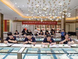 潍坊潍城举办首届手造行业彩绳编织技能竞赛