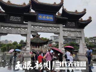 贵阳的 23℃赢麻了！甲秀楼、青云市集、太平路人潮来袭
