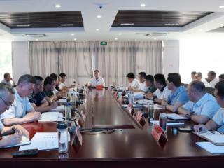 张培峰到泰山区民生服务中心现场办公