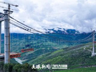 安盘高速天门特大桥钢桁梁首件吊装完成