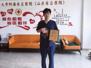 威海医生邹积建:为救同一人，半年两度捐献造血干细胞生命火种