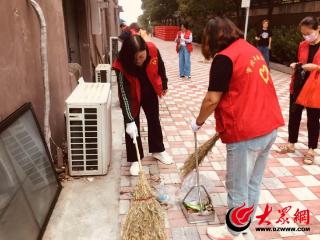 美德健康生活丨市北区即墨路街道小港社区开展老旧楼院卫生清洁志愿服务活动
