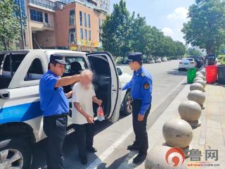 暖心！城管巡查途中伸援手 助迷路老人平安回家