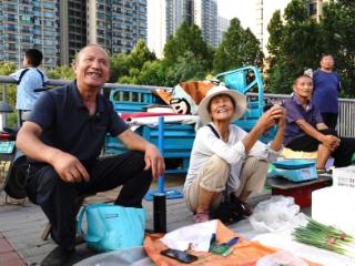 温暖城管搭建历城潮汐疏导便民服务点