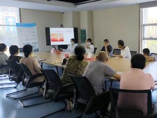 东港农商银行联合市口腔医院开展“清凉一夏相伴有你”义诊活动