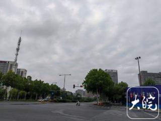 安徽淮河以南雷阵雨多发 中北部仍有高温