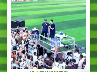 洪水可以漫过草皮 但是热爱永不沉默 “足球诗人”贺炜 榕江村超现场解说太戳心！