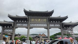 2025“活力中国调研行”｜吉林这个边境村凭啥火爆出圈？