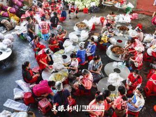 洪水淤泥中吹响嘹亮“冲锋号” ｜村超复赛·榕江防汛救灾恢复家园人物群像之共产党员篇