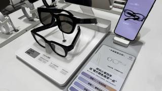 众点关注 | AI眼镜引爆市场 成年轻人&ldquo;智能三件套&rdquo;新宠