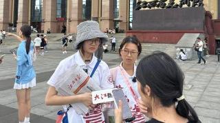 这群浙江大学生为啥在南昌街头卖《江西日报》？