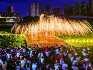 莲花湖游园会：火树银花不夜天