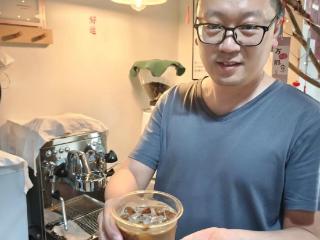 买咖啡送彩票！济南一退伍老兵开的体彩店火了
