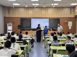 李营街道任和社区七彩暑托班开展国学经典诵读活动