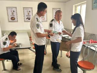 城阳巴士夏日送清凉，关爱一线员工暖人心