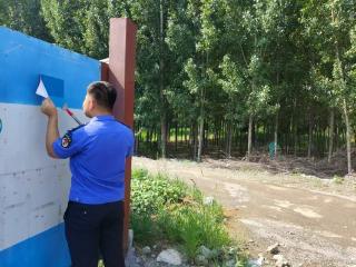 【社会主义核心价值观“五个融入”】济南市莱芜区方下街道：清理小广告 文明新风貌
