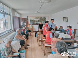 烟台农商银行福山区支行营业部党支部暖心服务零距离 上门办卡解民忧