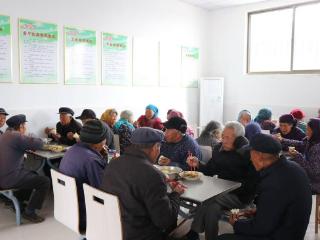 一餐热饭暖人心，文明微光映振兴
