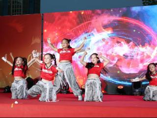 “乐美高新·悦享生活”烟台高新区社区艺彩嘉年华点亮居民夜生活