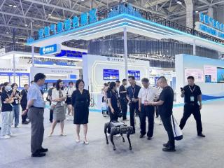 气象巡检“新哨兵”!视源股份四足机器人亮相首届气象经济博览会