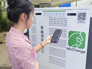 新能源车缺电怎么办？移动充电机器人召之即来