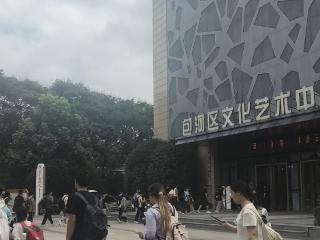 队伍“三折叠”！早上合肥一图书馆前排长队 让人直呼“知识的力量”
