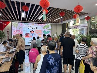 泰山区上高街道学苑社区携手卫生服务中心为老年居民送上健康“礼包”
