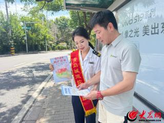 社会共治护肝脏 公交主题车厢传健康