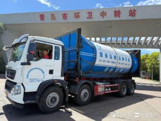高温下的坚守！青岛垃圾转运司机日均转运垃圾3600吨