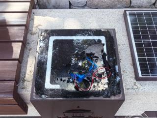 网友留言板•解决进行时丨新民大街太阳能充电板遭破坏？属实，已换新