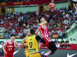 中国男篮热身赛75∶72胜波黑男篮