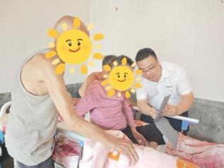 汗透衣背解民忧 织金农商银行上门激活社保卡