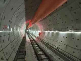 青岛地铁多条线路建设传捷报，多区间贯通车站封顶