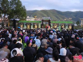 星空下旷野中听民谣！星野称多民谣音乐会深情开唱