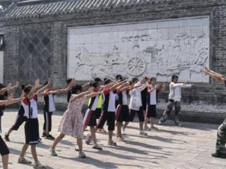 无棣县棣丰街道面向青少年开展沉浸式军事训练体验活动