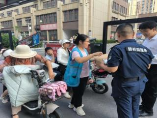 济宁太白湖新区许庄街道荷韵花园社区：情系社区 共享清凉