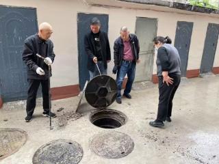 济南市莱芜区凤城街道西关社区：协调疏通下水道 为民暖心解难题