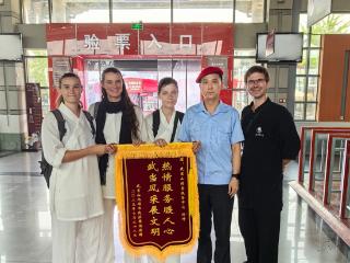 武当山贴心服务获外国游客点赞，国际旅游新形象获认可
