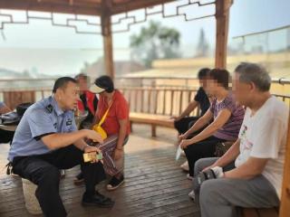 磨破37双鞋的“民情账” ！青岛社区民警张荣有了2600多位“微信家人”